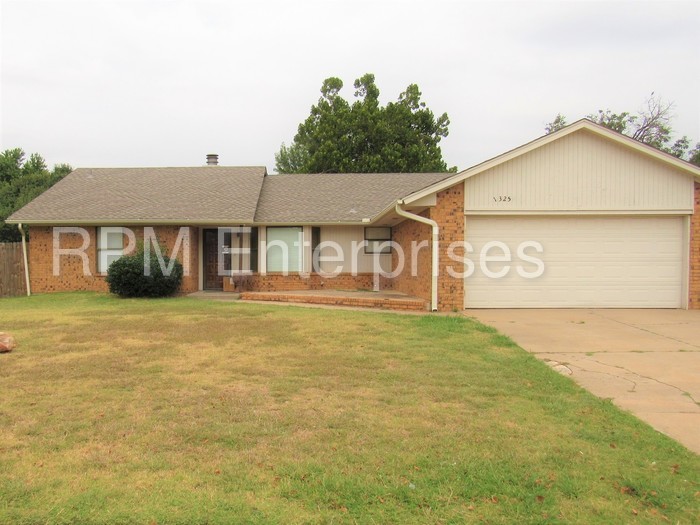 Primary Photo - 1325 Kelly Park Rd