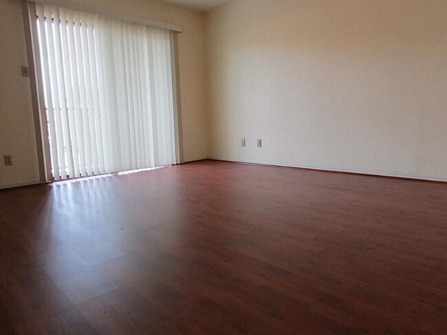 Building Photo - 3150 Walnut Bend Ln