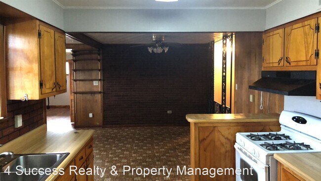 Foto del edificio - 3 br, 1.5 bath House - 2574 Fontaine