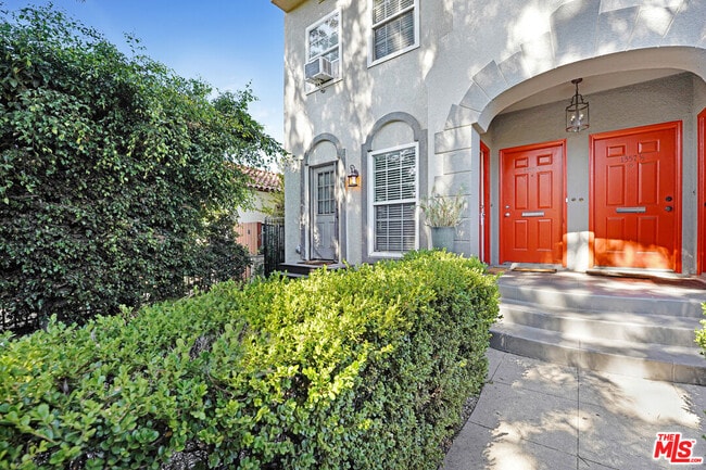 Building Photo - 1359 Cloverdale Ave