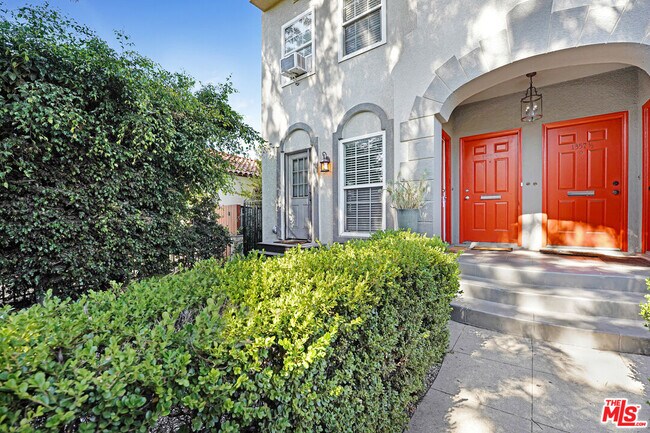 Foto del edificio - 1359 Cloverdale Ave