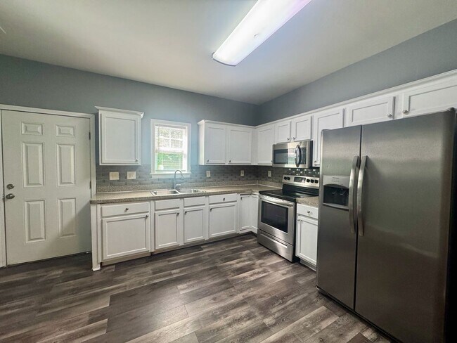 Foto del edificio - 4bedroom with Master on the Main!