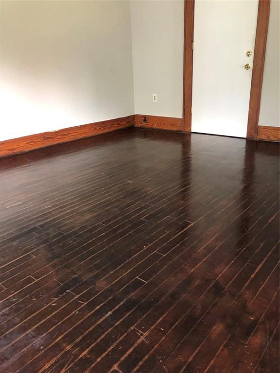 Foto del edificio - 1323 W Bell St