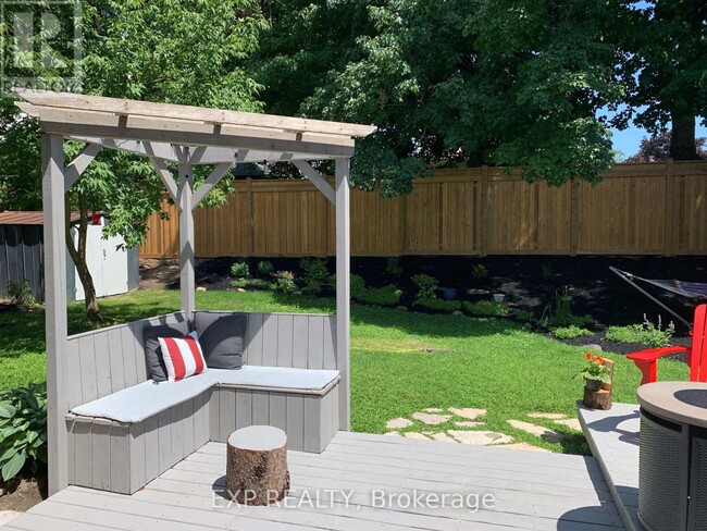 Building Photo - 1031 Mary St N