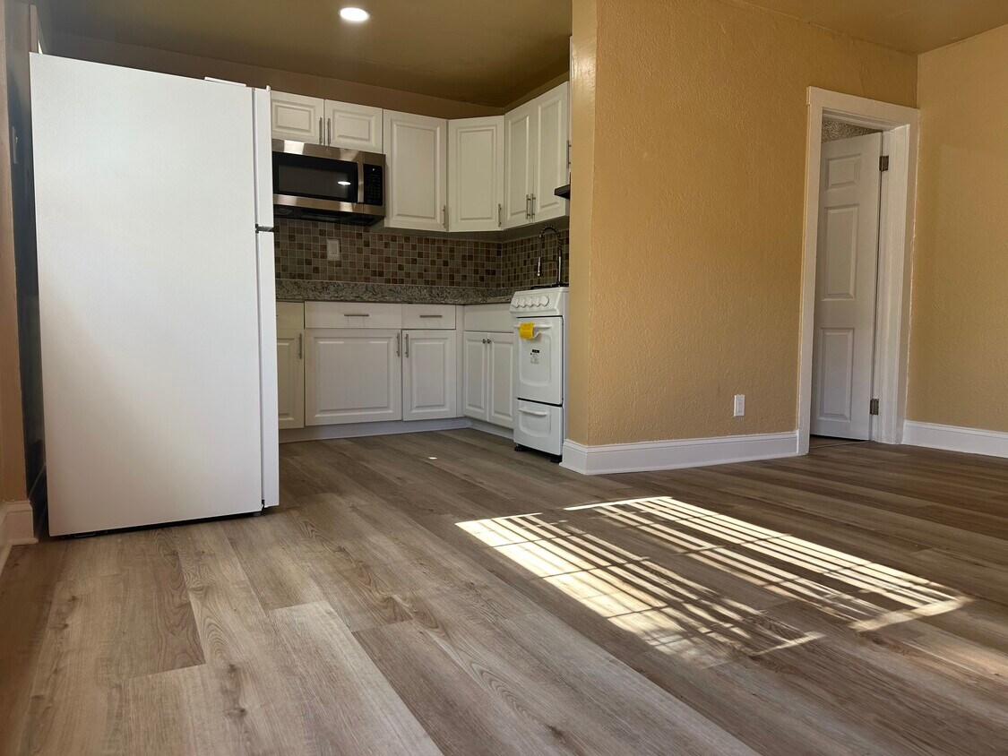 Foto principal - 124 S Oleander Ave