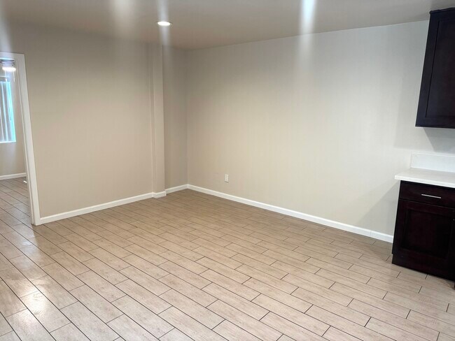 Sala de estar - 5248 Craner Ave