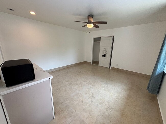 Building Photo - 2036 9th Ave