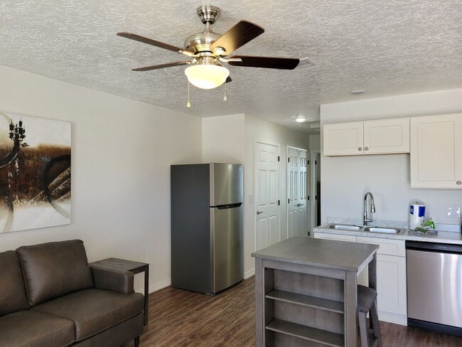 Building Photo - NEW LUXURY ONE BEDROOM APARTMENT FULLY FUR...