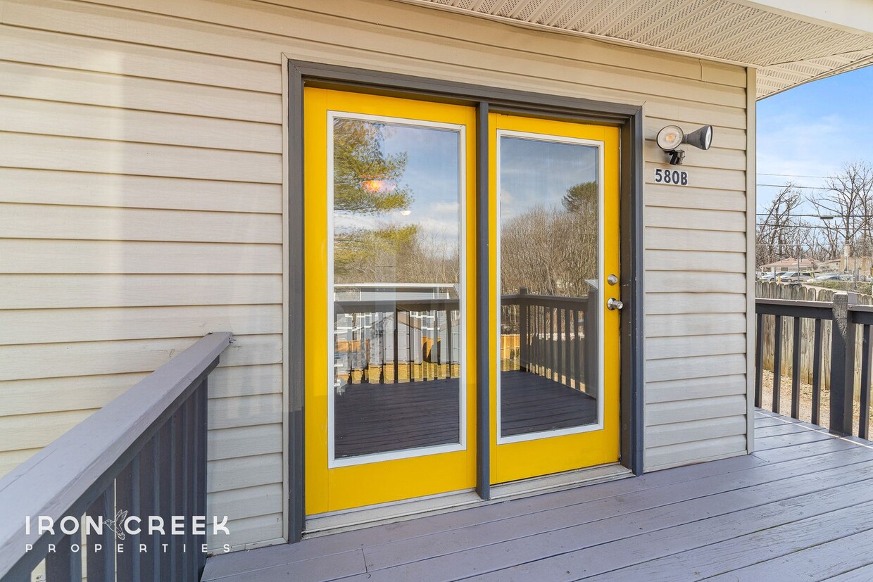 Foto principal - Charming 2-Bedroom Duplex in East Asheville