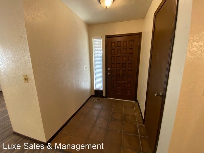 Building Photo - 2 br, 2 bath House - 8029 NW 104th St
