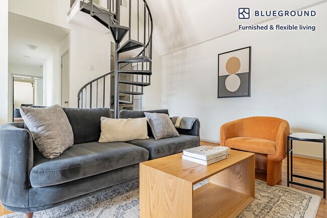 Foto del edificio - 301 E 4th St