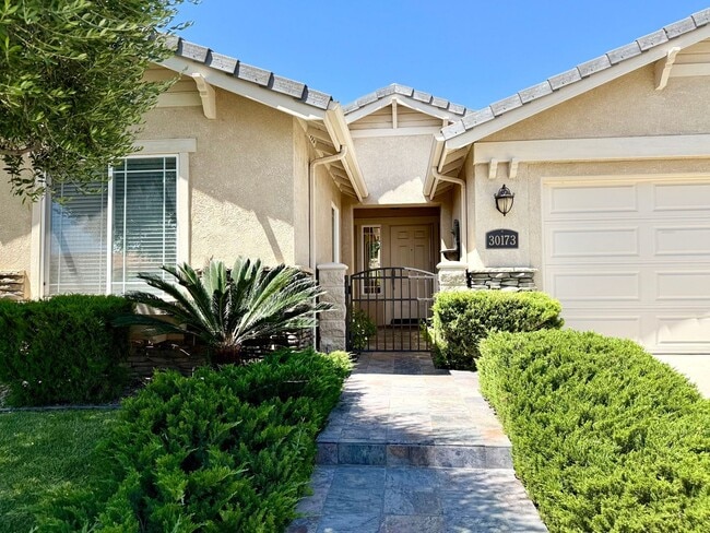 Building Photo - Four Seasons 55+ – Beautifully Upgraded wi...