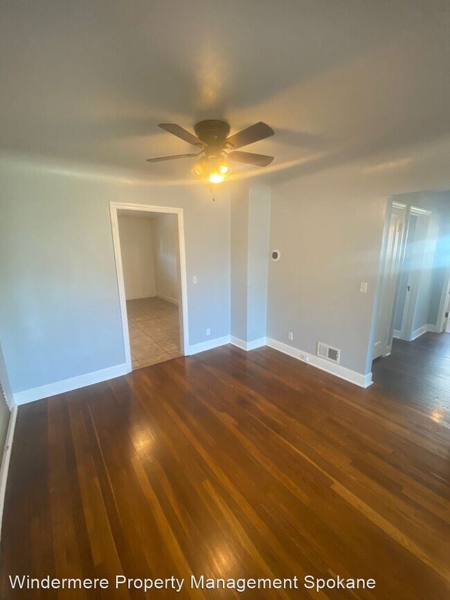 Building Photo - 5 br, 2.5 bath House - 1528 W Augusta ave