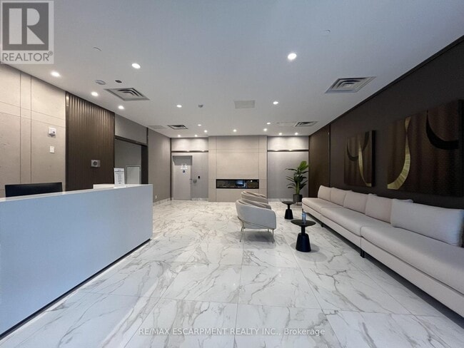 Building Photo - 490 Gordon Krantz Ave