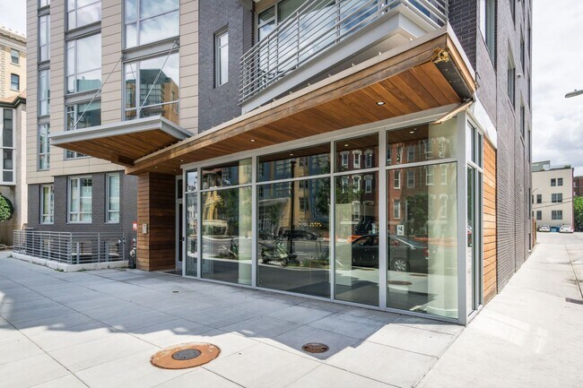 Foto del edificio - Live in Luxury at Logan 13