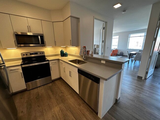 Building Photo - 409 Elm St