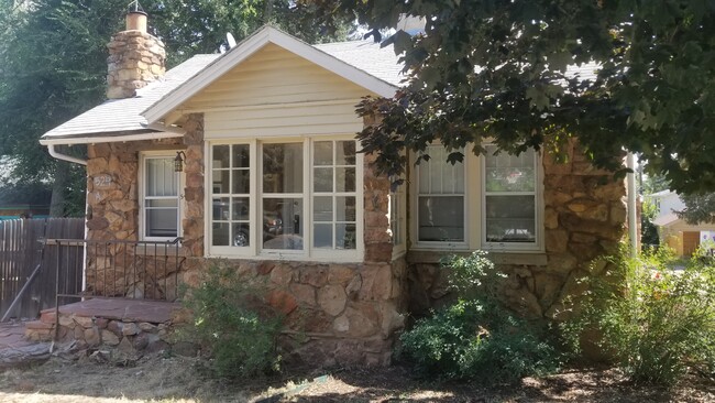 front view of duplex - 524 18th St