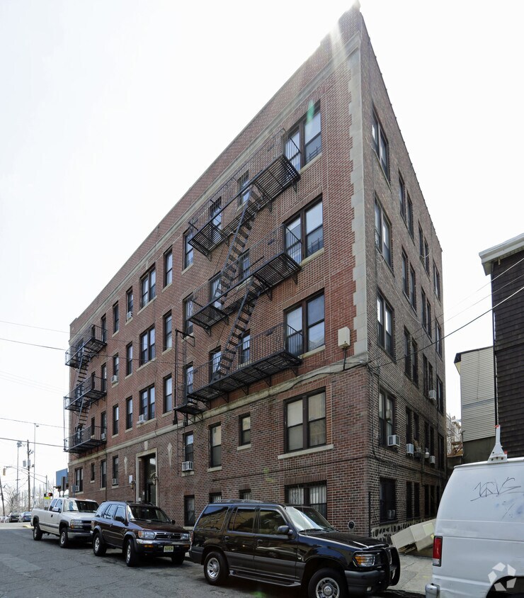 Building Photo - 801 21st St