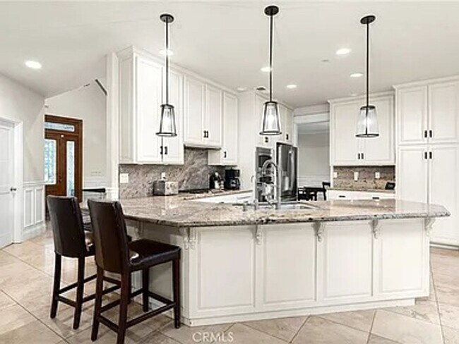 Foto del edificio - Custom built home with an AMAZING resort l...