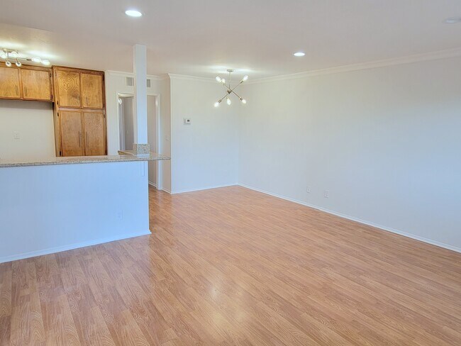 Building Photo - 6544 Whitsett Ave