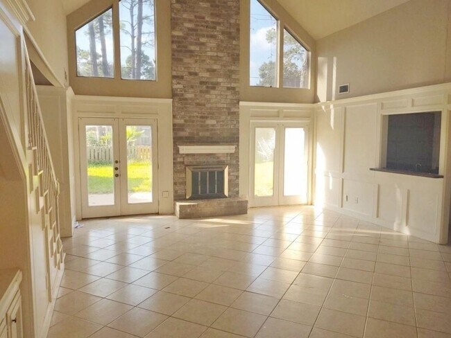 Foto del edificio - 14915 Oak Bluff Ct