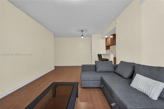 Foto del edificio - 601 NE 23rd St