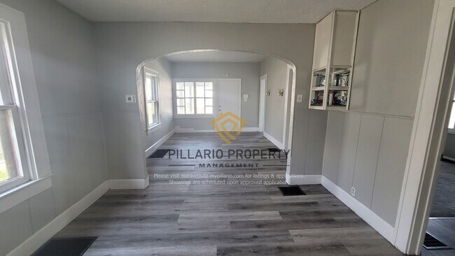 Building Photo - Renovated, 2 Bedroom, 1 Bathroom Home Avai...
