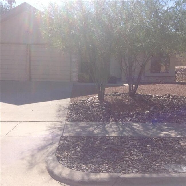 Building Photo - 7532 Le Conte Dr