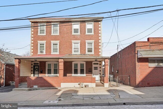 Building Photo - 309 W Elm St
