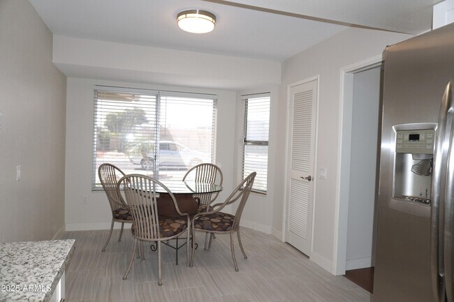 Foto del edificio - 16425 N Desert Holly Dr