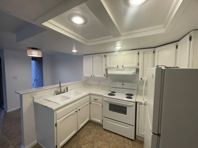 Building Photo - 586