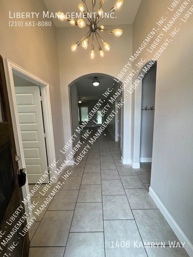 Foto del edificio - Spacious 4 Bed 3 Bath Single Story Home wi...