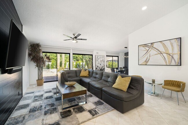 Foto del edificio - 74830 Waring Ct
