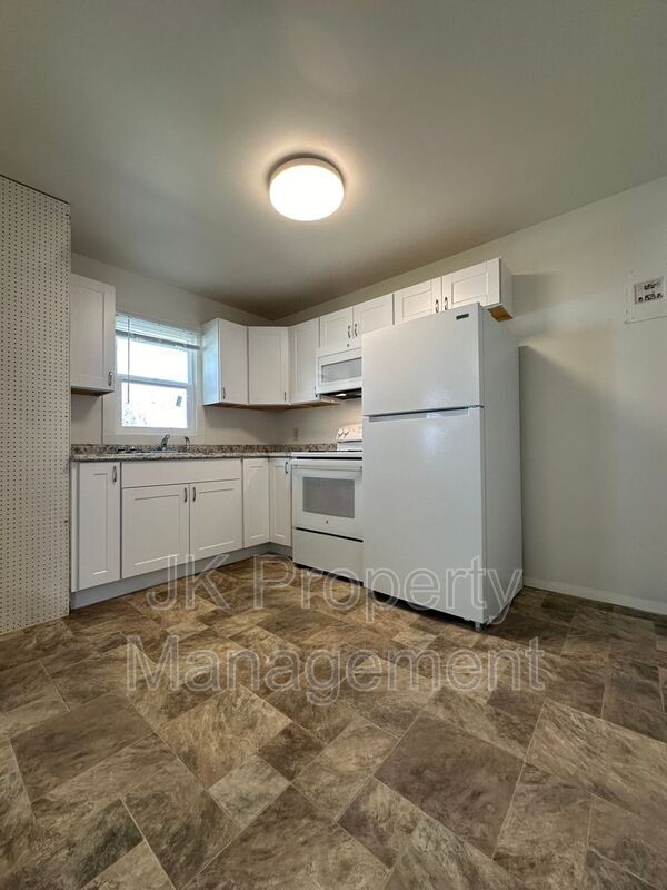 Building Photo - 1226 6th Ave N