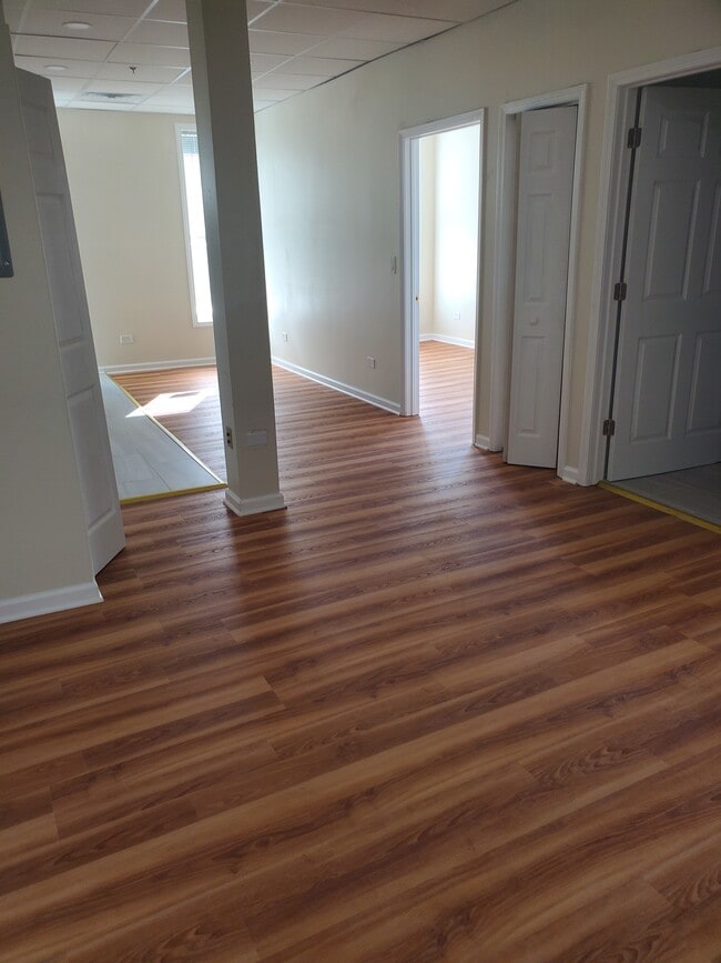 Building Photo - 610 N Milwaukee Ave