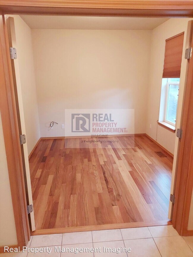 Building Photo - 3 br, 2.5 bath House - 7005 Flute Street SE