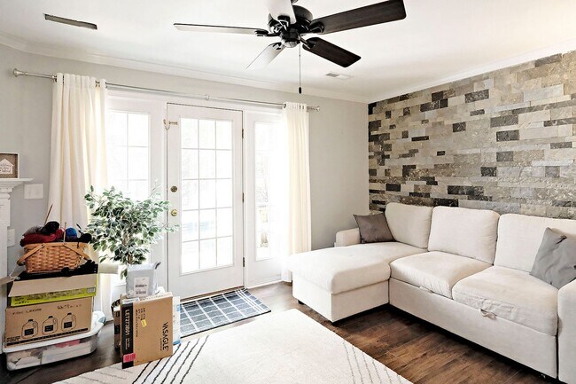 Foto del edificio - Pet-Friendly Forest Lakes North Townhome
