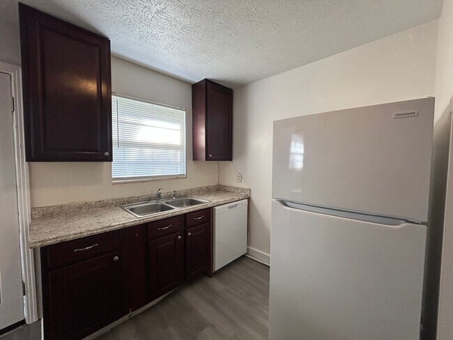 Foto del edificio - Partially renovated 3/2 Home in Arlington!