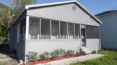 Building Photo - 1709 W 45th St