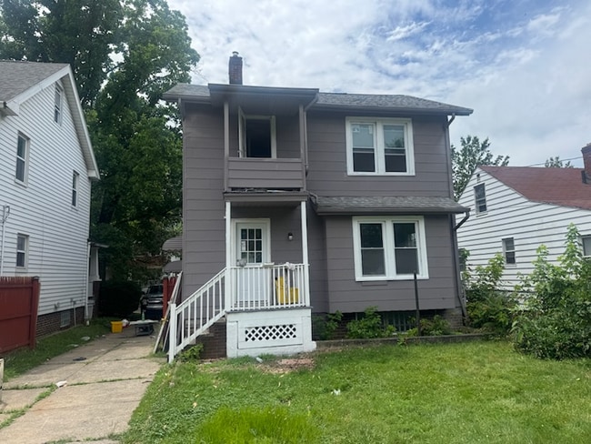 Building Photo - 1551 E 195th St