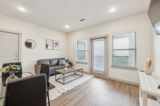 Foto del edificio - 2051 Mayfield Pkwy