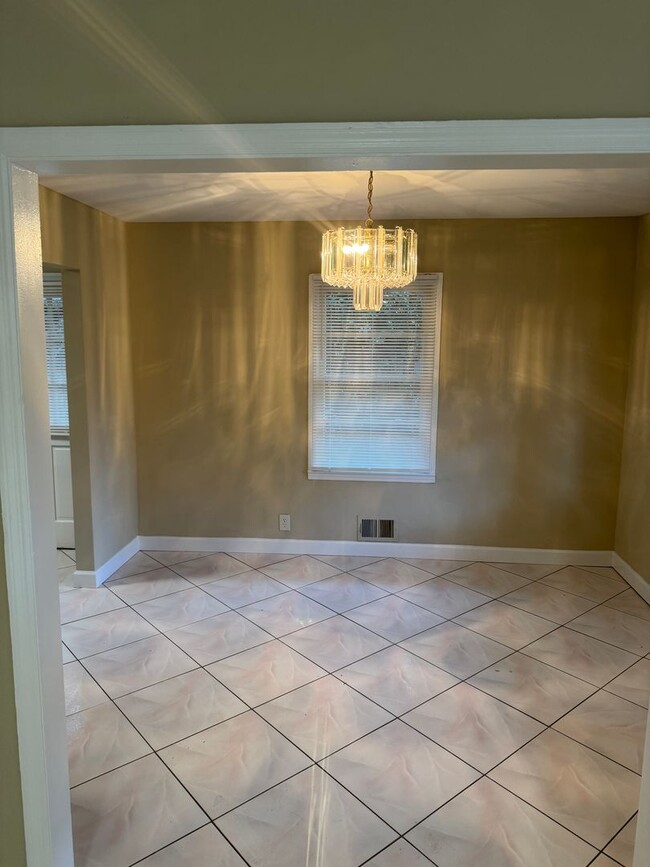 Building Photo - 3129 Nursery Rd SE