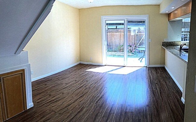 Building Photo - 223 Playa Del Rey