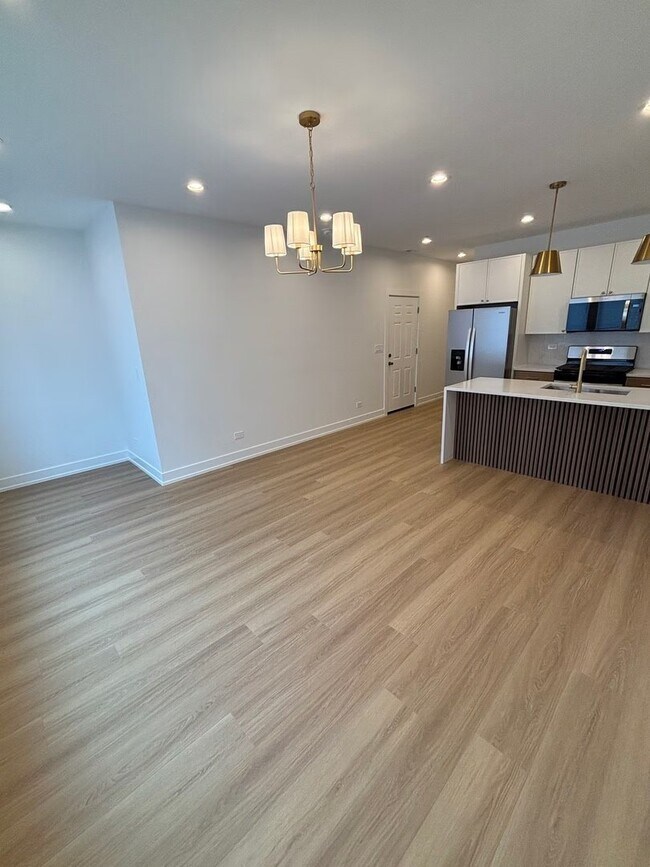 Foto del edificio - 6042 S Eberhart Ave