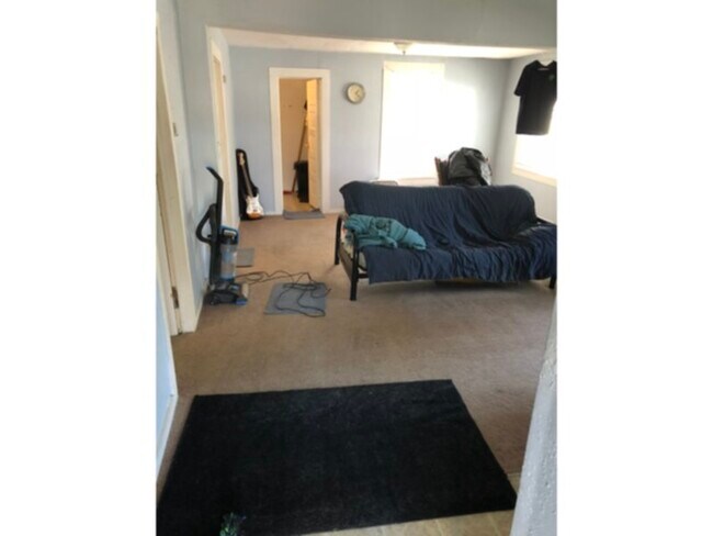 Building Photo - 310 SE Spring St