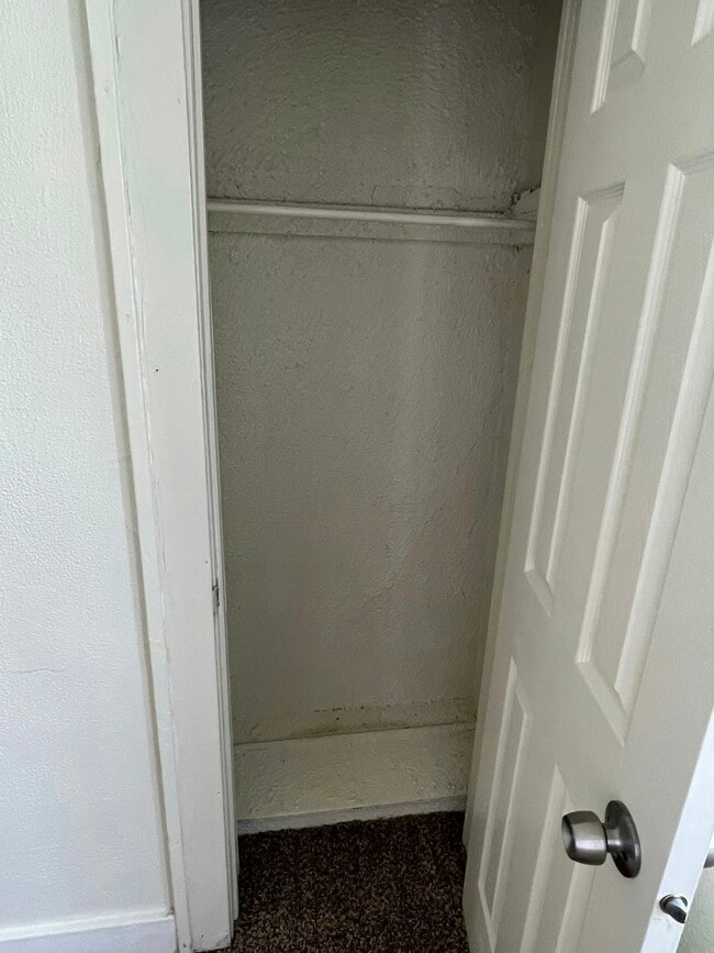 Building Photo - 414 Woodlawn St SE