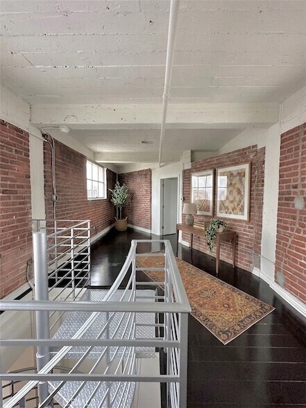 Foto del edificio - 312 W 5th St