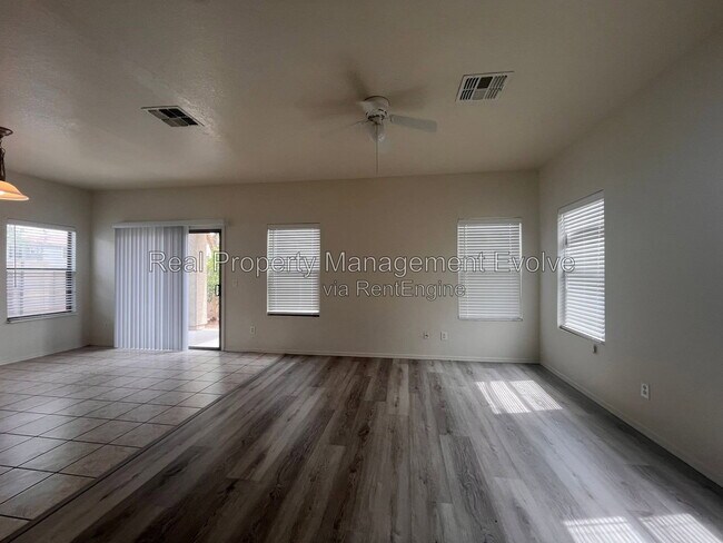 Building Photo - 9503 N 82nd Ln