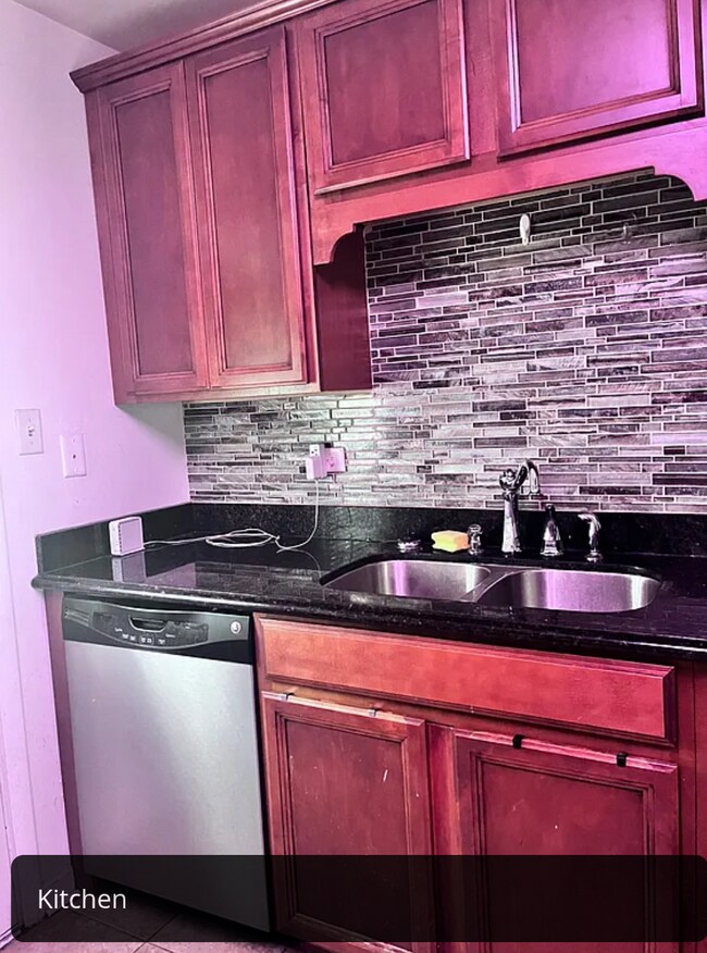 Foto del edificio - 8520 Lakewood Ave