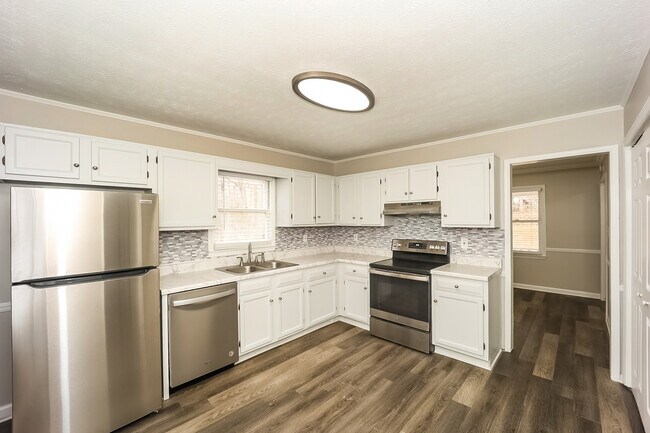 Building Photo - 104 Pilgrim Way